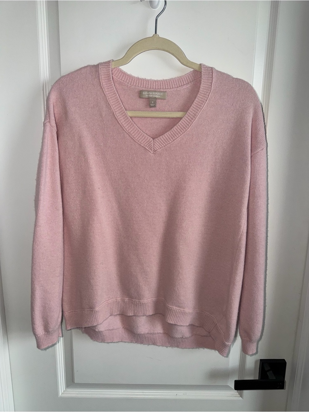 Banana Republic Women’s Small Pink Cashmere Merino Wool V-Neck Sweater
